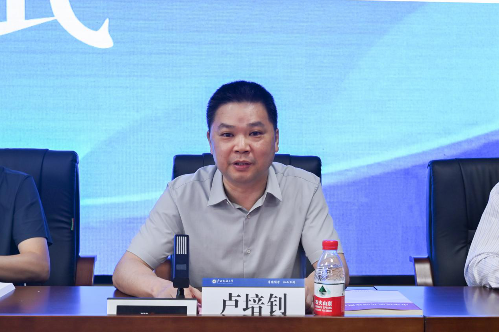 明陞m88体育网址副总经理、总编辑卢培钊致辞